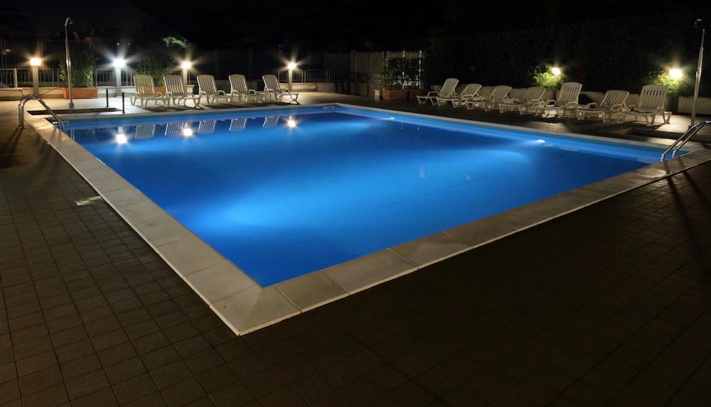 Hotel Capannelle Roma Екстер'єр фото