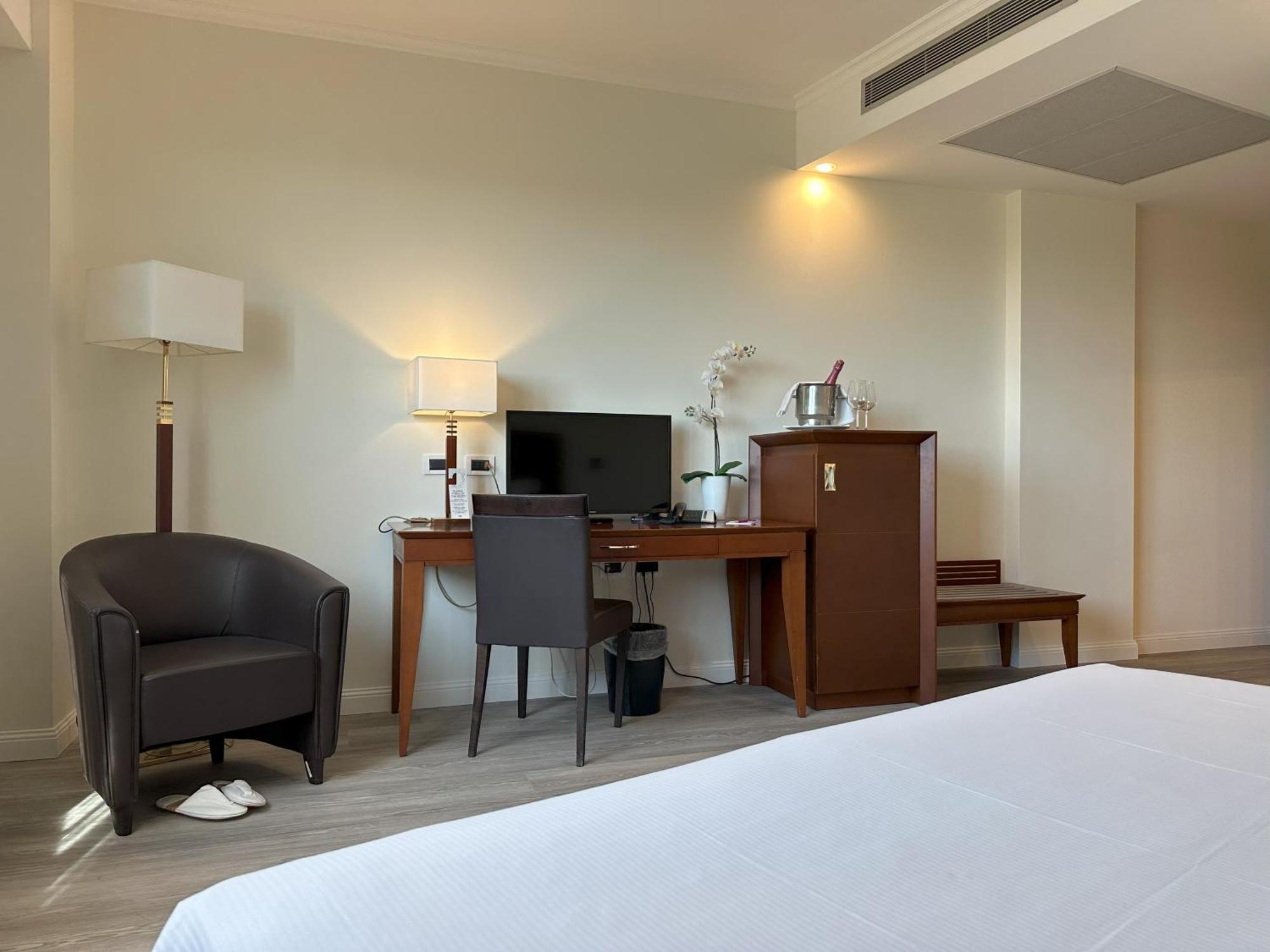 Hotel Capannelle Roma Екстер'єр фото