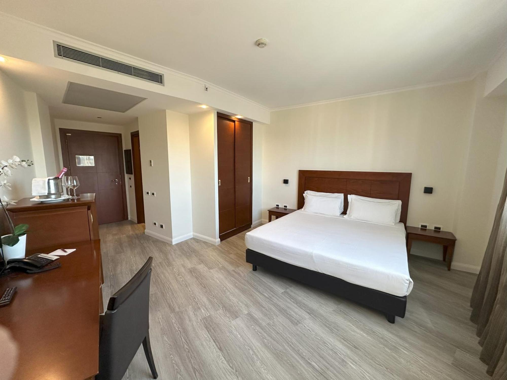 Hotel Capannelle Roma Екстер'єр фото