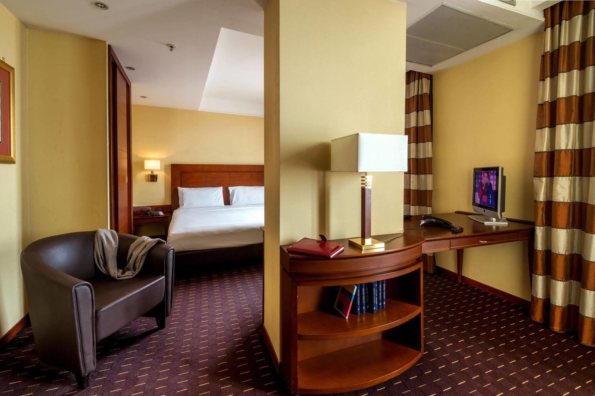 Hotel Capannelle Roma Екстер'єр фото